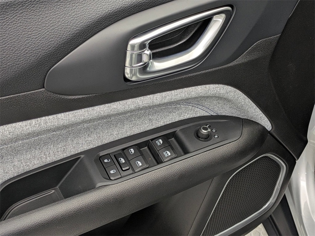 Vehicle image 12 of 32