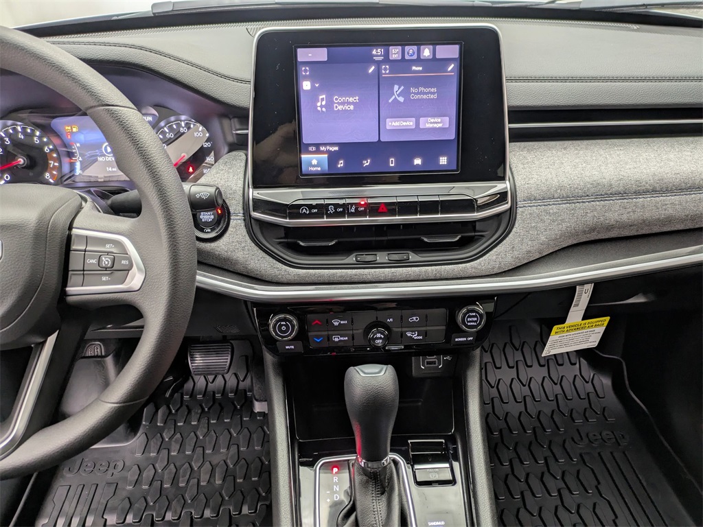 Vehicle image 27 of 32