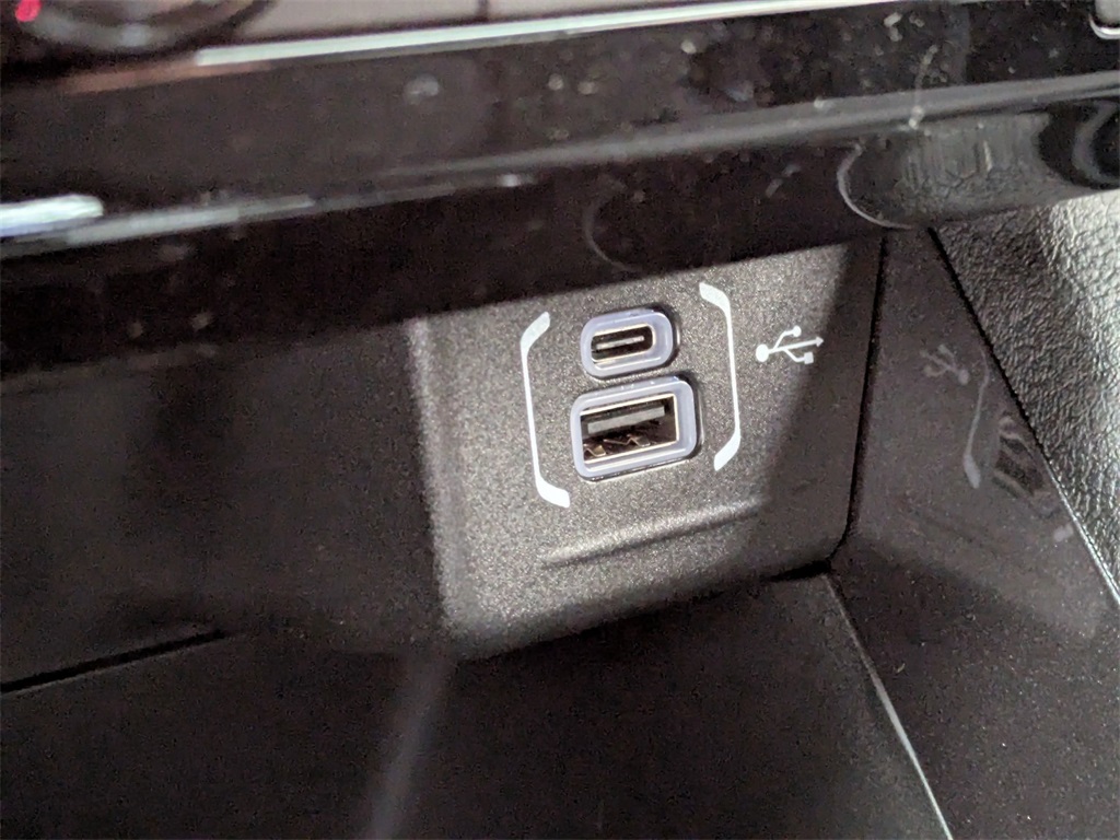 Vehicle image 31 of 32