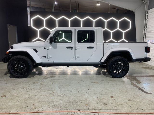 2025 Jeep Gladiator Nighthawk