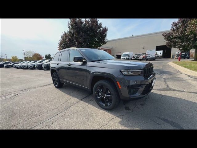 2025 Jeep Grand Cherokee Altitude