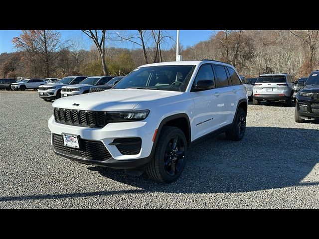 2025 Jeep Grand Cherokee Laredo