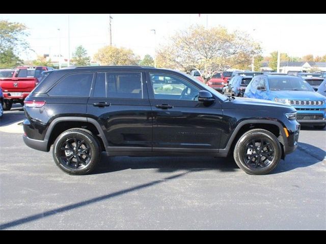 2025 Jeep Grand Cherokee Laredo