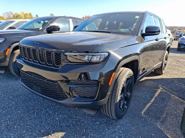 2025 Jeep Grand Cherokee Laredo