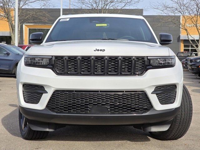 2025 Jeep Grand Cherokee Laredo