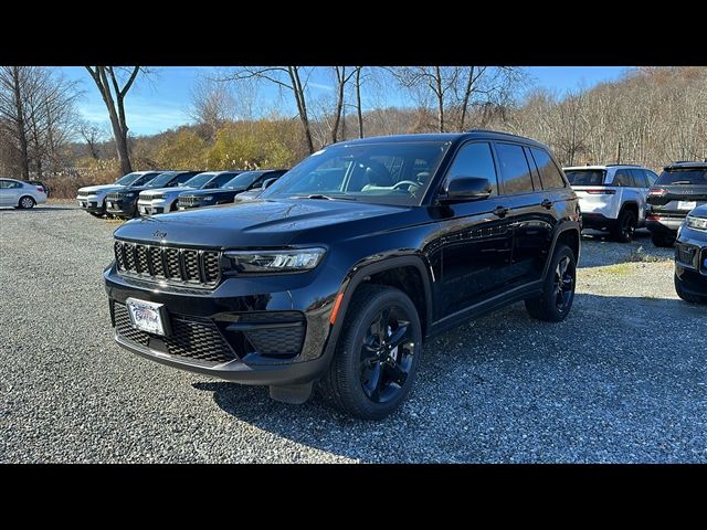 2025 Jeep Grand Cherokee Laredo