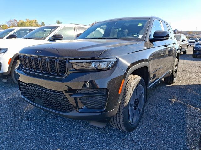 2025 Jeep Grand Cherokee Laredo