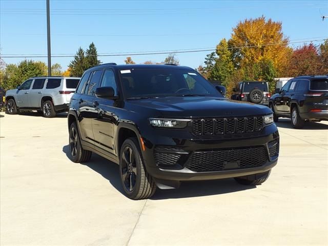 2025 Jeep Grand Cherokee Laredo