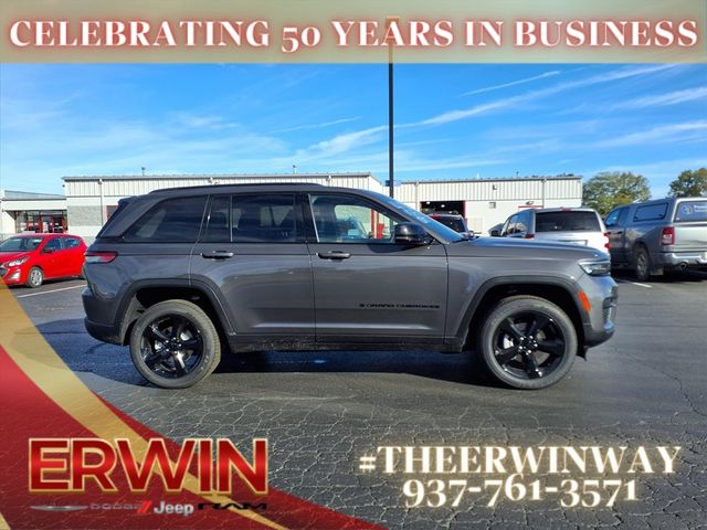 2025 Jeep Grand Cherokee Laredo