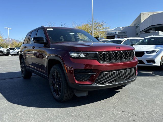 2025 Jeep Grand Cherokee Laredo