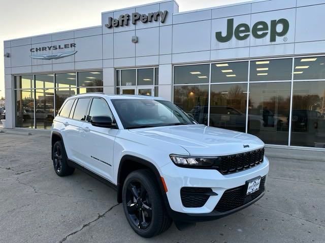 2025 Jeep Grand Cherokee Laredo