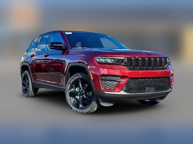 2025 Jeep Grand Cherokee Laredo