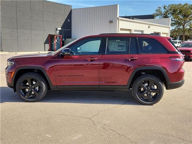 2025 Jeep Grand Cherokee Laredo