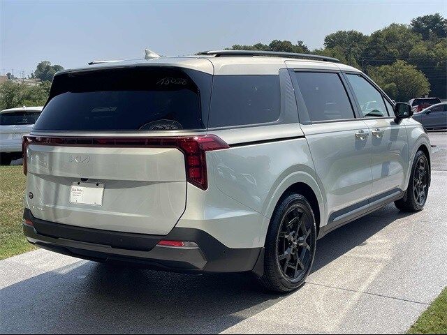 2025 Kia Carnival SX