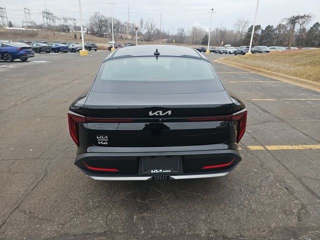 2025 Kia K4 LXS
