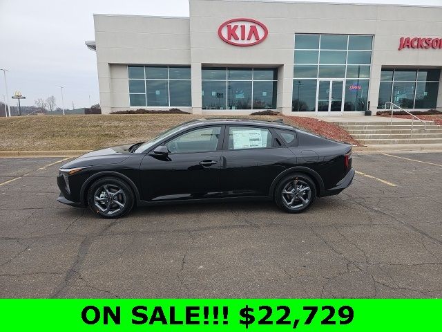 2025 Kia K4 LXS