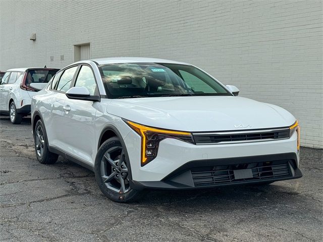 2025 Kia K4 LXS