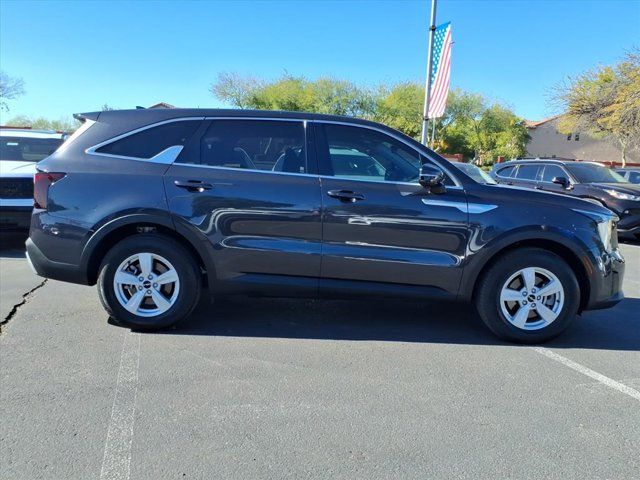 2025 Kia Sorento LX
