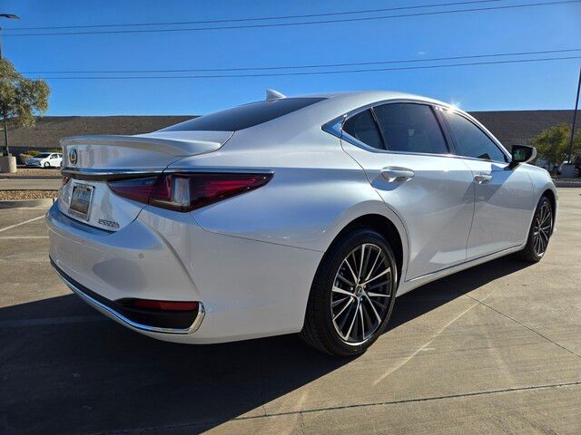 2025 Lexus ES 300h