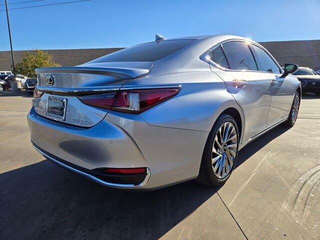 2025 Lexus ES 300h Luxury