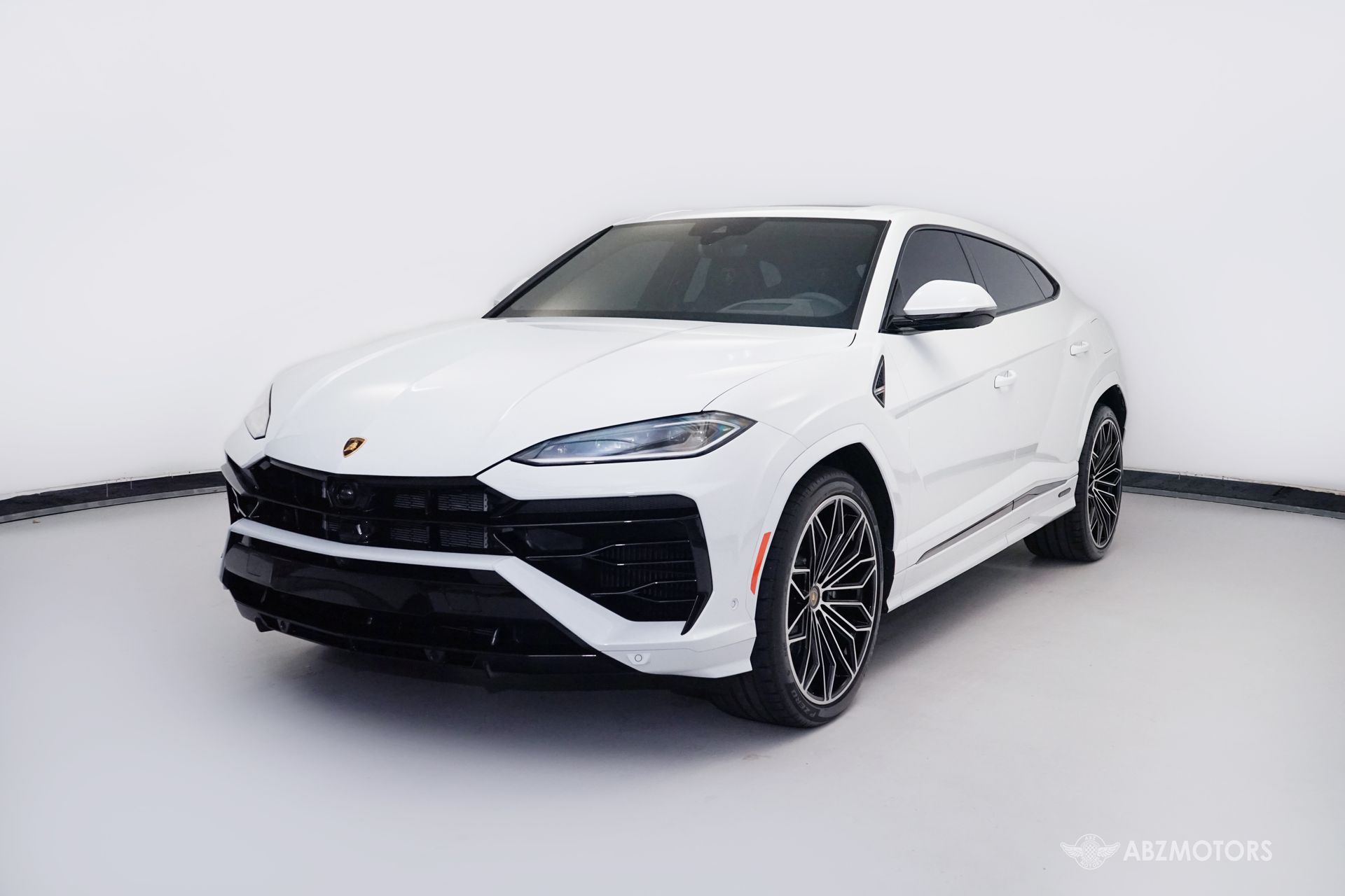 2025-Lamborghini-Urus-SE-