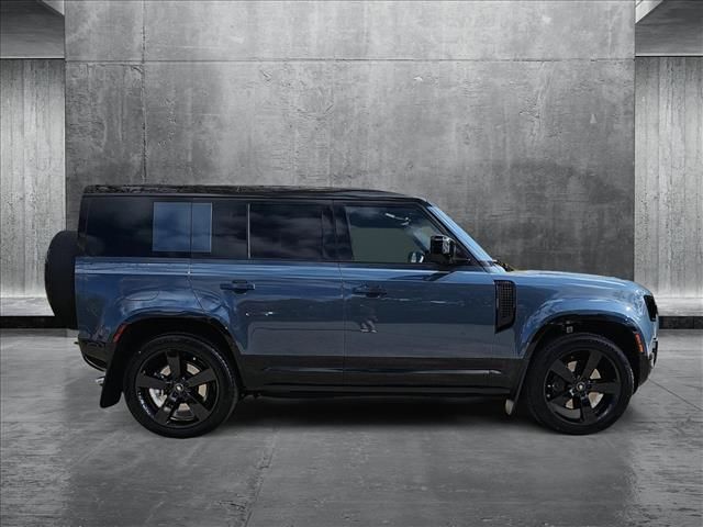 2025 Land Rover Defender X-Dynamic SE