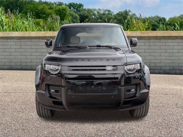 2025 Land Rover Defender V8