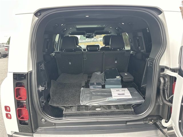 2025 Land Rover Defender Outbound