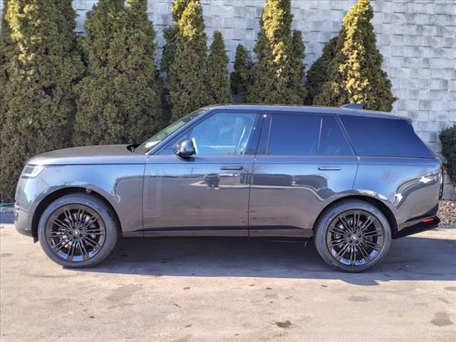 2025 Land Rover Range Rover SE