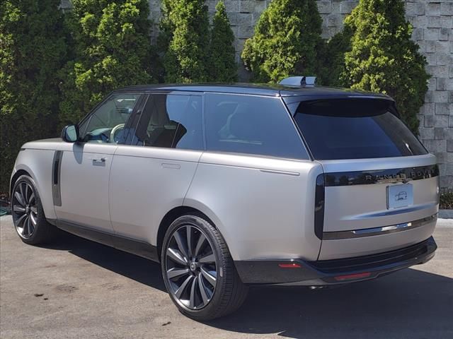 2025 Land Rover Range Rover SV