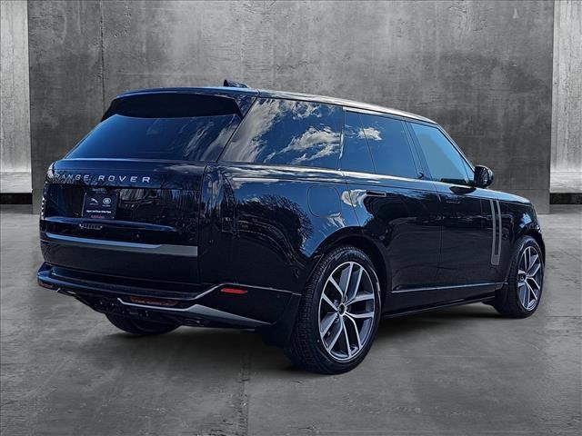 2025 Land Rover Range Rover SE