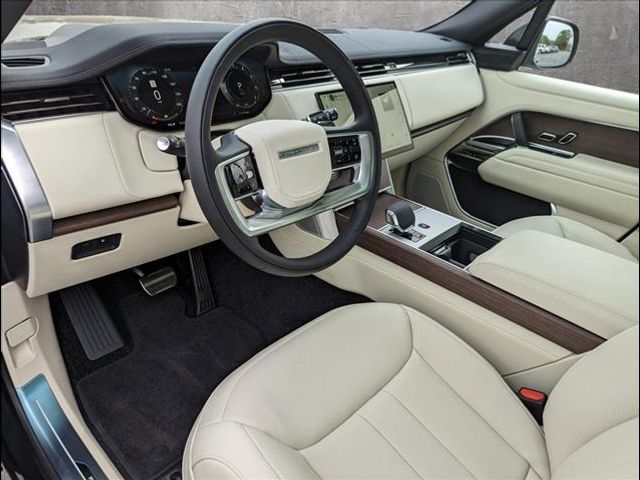 2025 Land Rover Range Rover SE