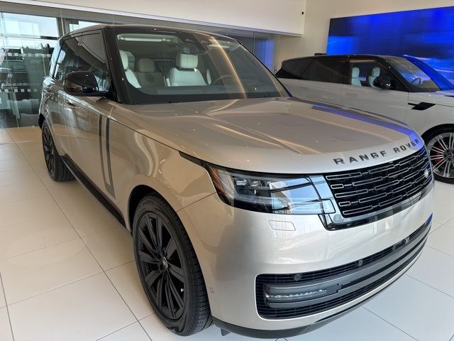 2025 Land Rover Range Rover SE