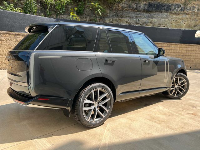 2025 Land Rover Range Rover SE