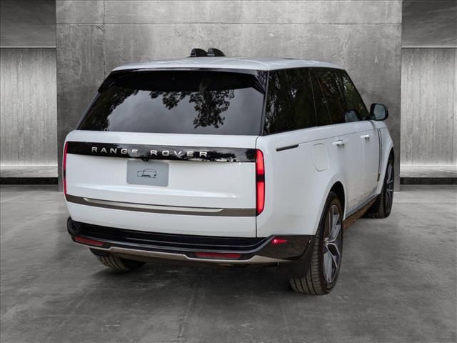 2025 Land Rover Range Rover SE