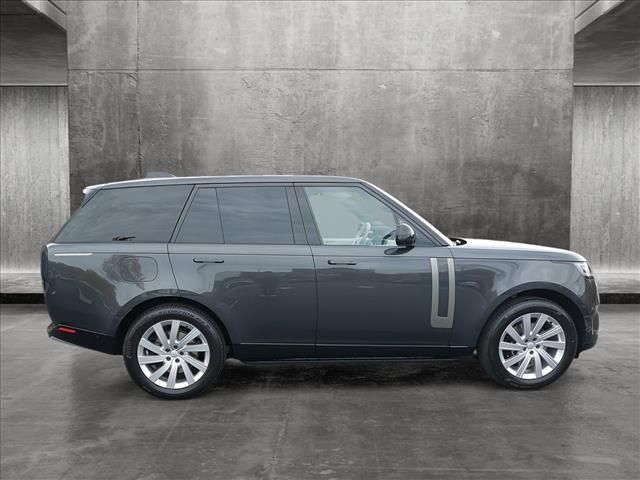 2025 Land Rover Range Rover SE