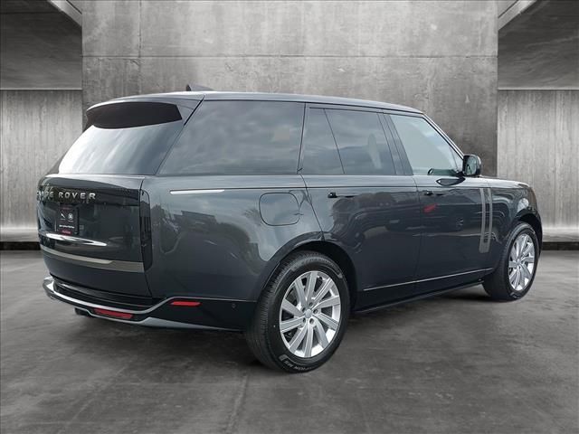 2025 Land Rover Range Rover SE