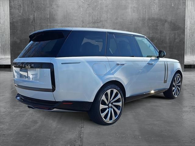 2025 Land Rover Range Rover SE