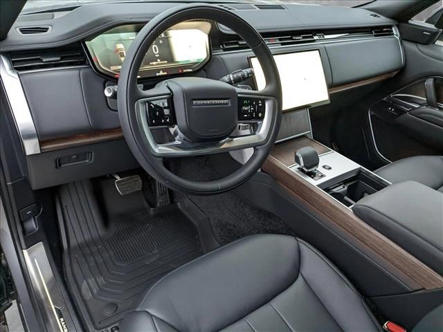 2025 Land Rover Range Rover SE