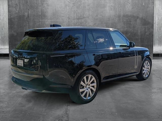 2025 Land Rover Range Rover SE