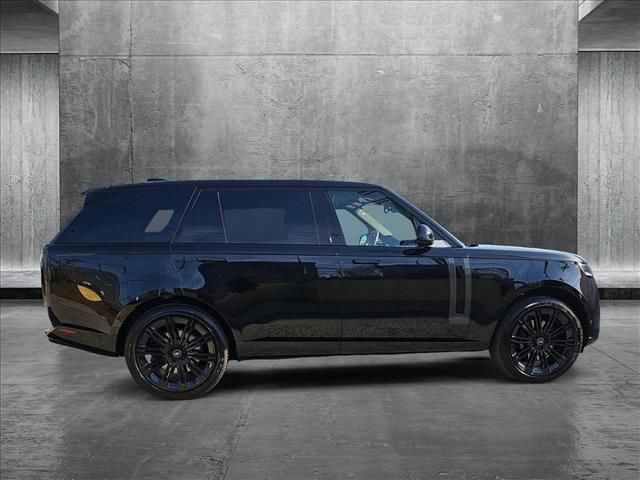 2025 Land Rover Range Rover SE