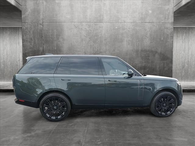 2025 Land Rover Range Rover SE