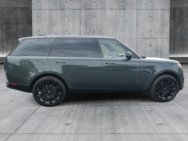 2025 Land Rover Range Rover SE