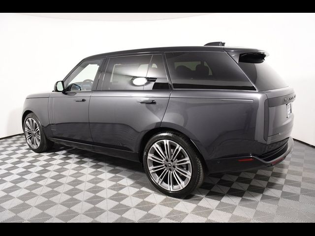 2025 Land Rover Range Rover SE