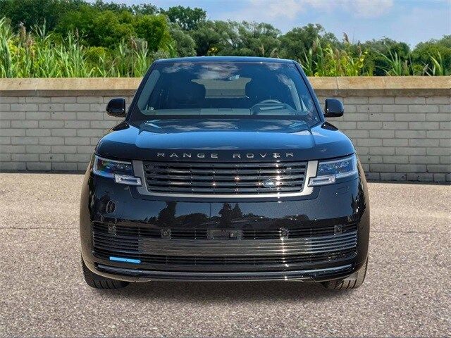 2025 Land Rover Range Rover SV