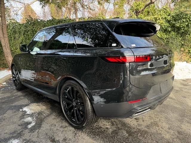 2025 Land Rover Range Rover Sport SE