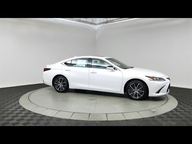 2025 Lexus ES 300h