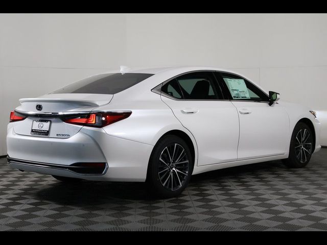 2025 Lexus ES 300h