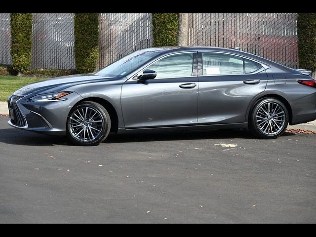 2025 Lexus ES 300h