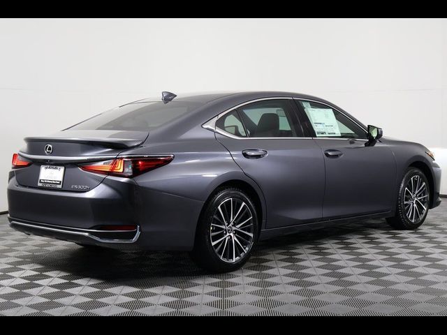 2025 Lexus ES 300h